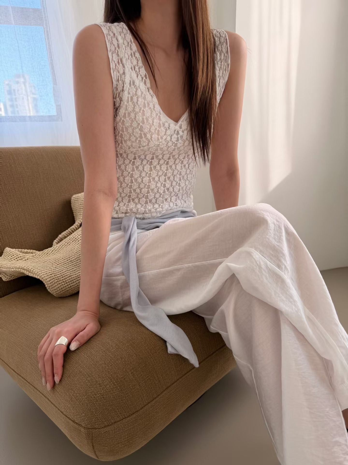 Romantic V-Neck Daisy Lace Sheer Tank Top(2 colors)