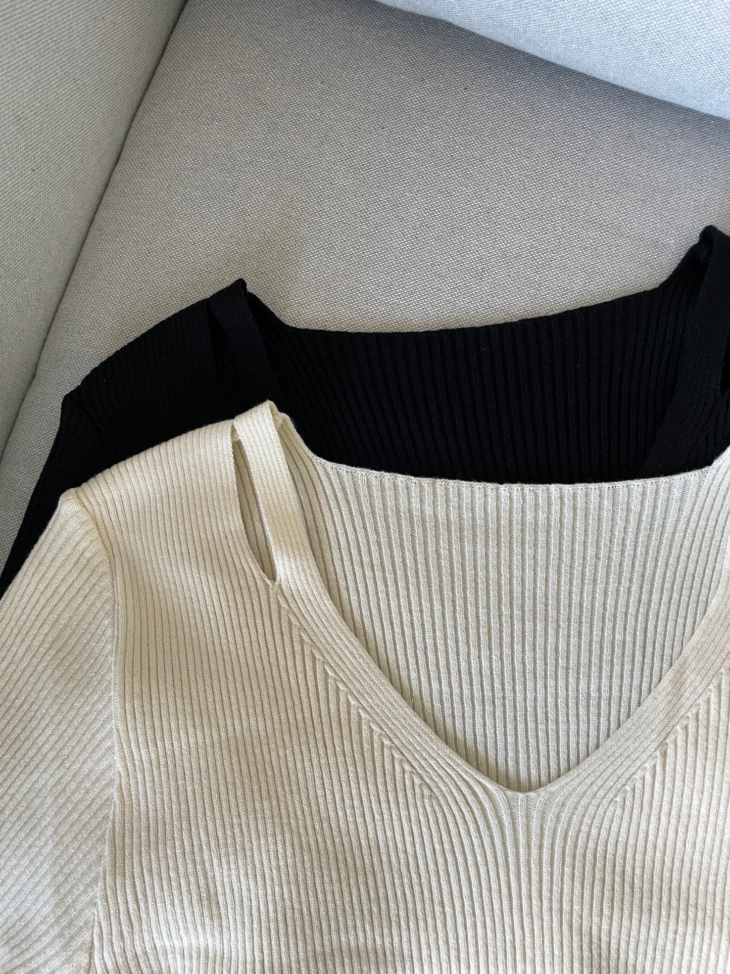 V-neck High-elastic Knit Top(Cream)