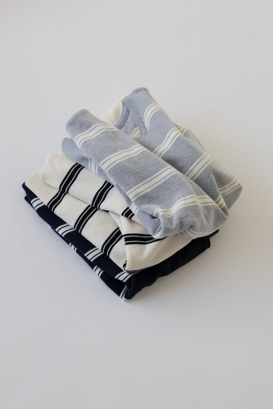 Casual V-neck Striped Sweater(3 colors)