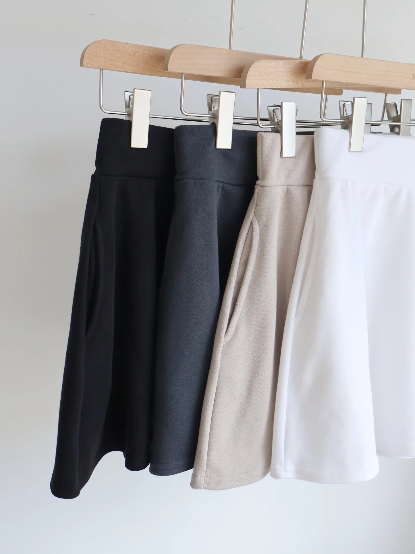 [Hidden Waistband] 365 Comfy A-Line Wide-Leg Cotton Shorts with Pockets(Black)