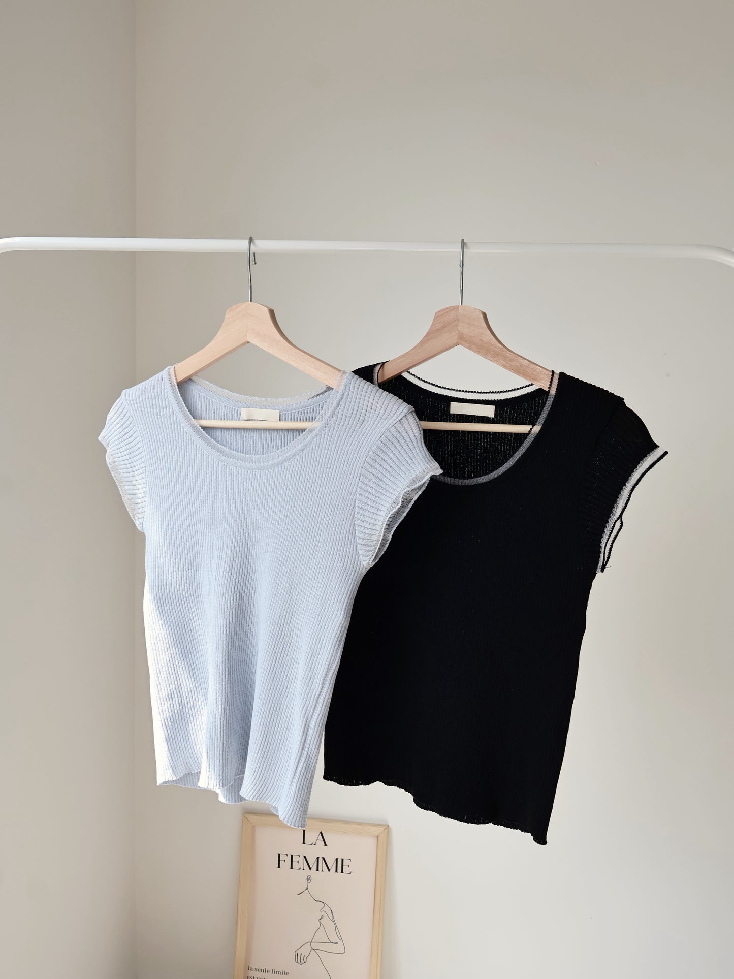 Romantic Sheer-Trimmed Icy Knit Top(Black)