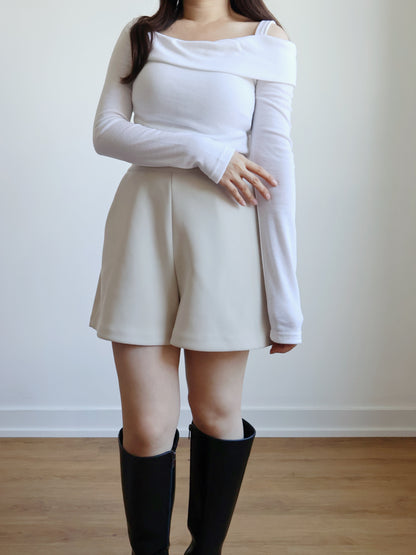 [Warm Fleece] Asymmetrical Neckline One-Shoulder Top(Ivory)