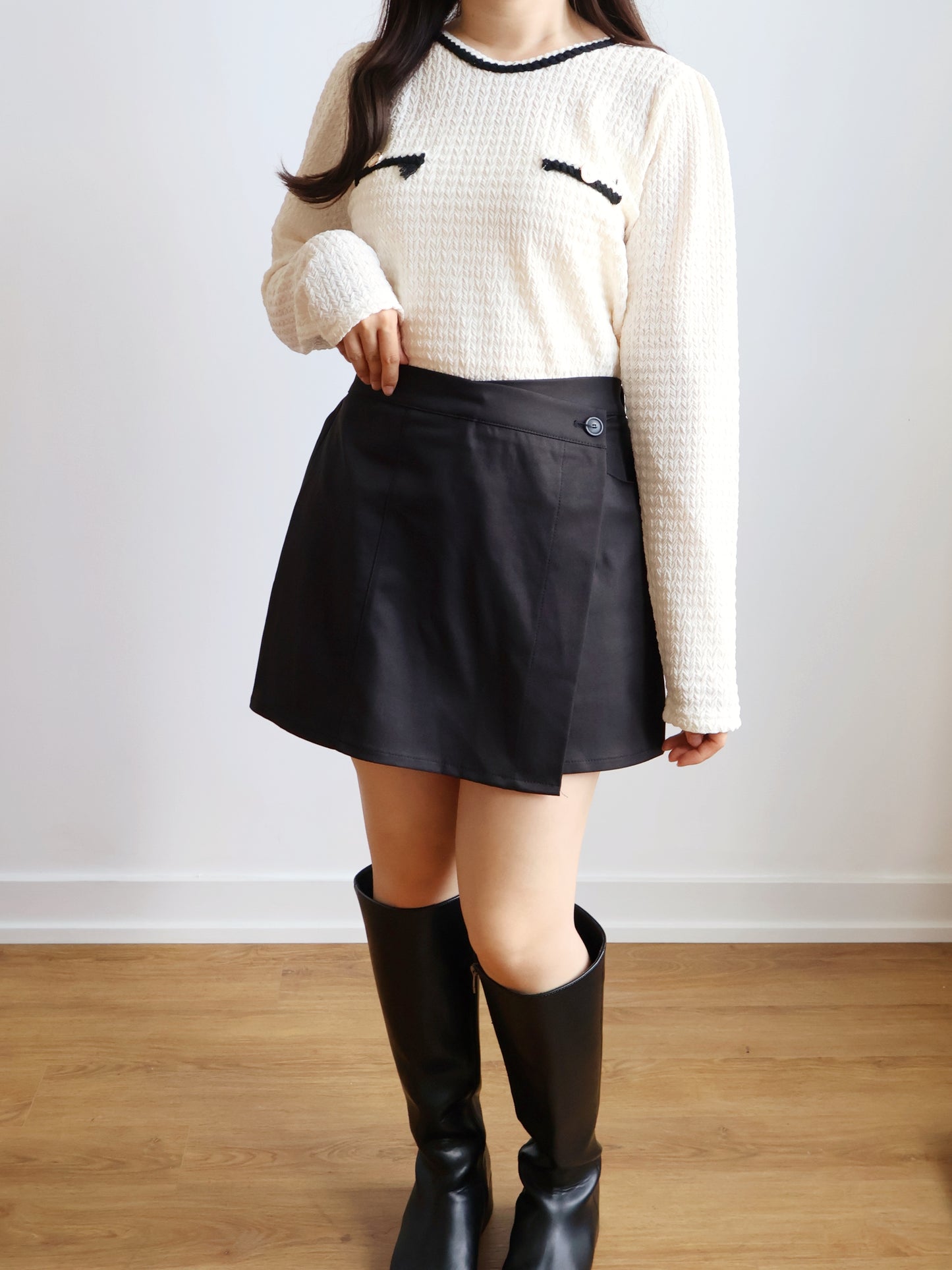 Coco Wave Pattern Embossed Button Top(Ivory)