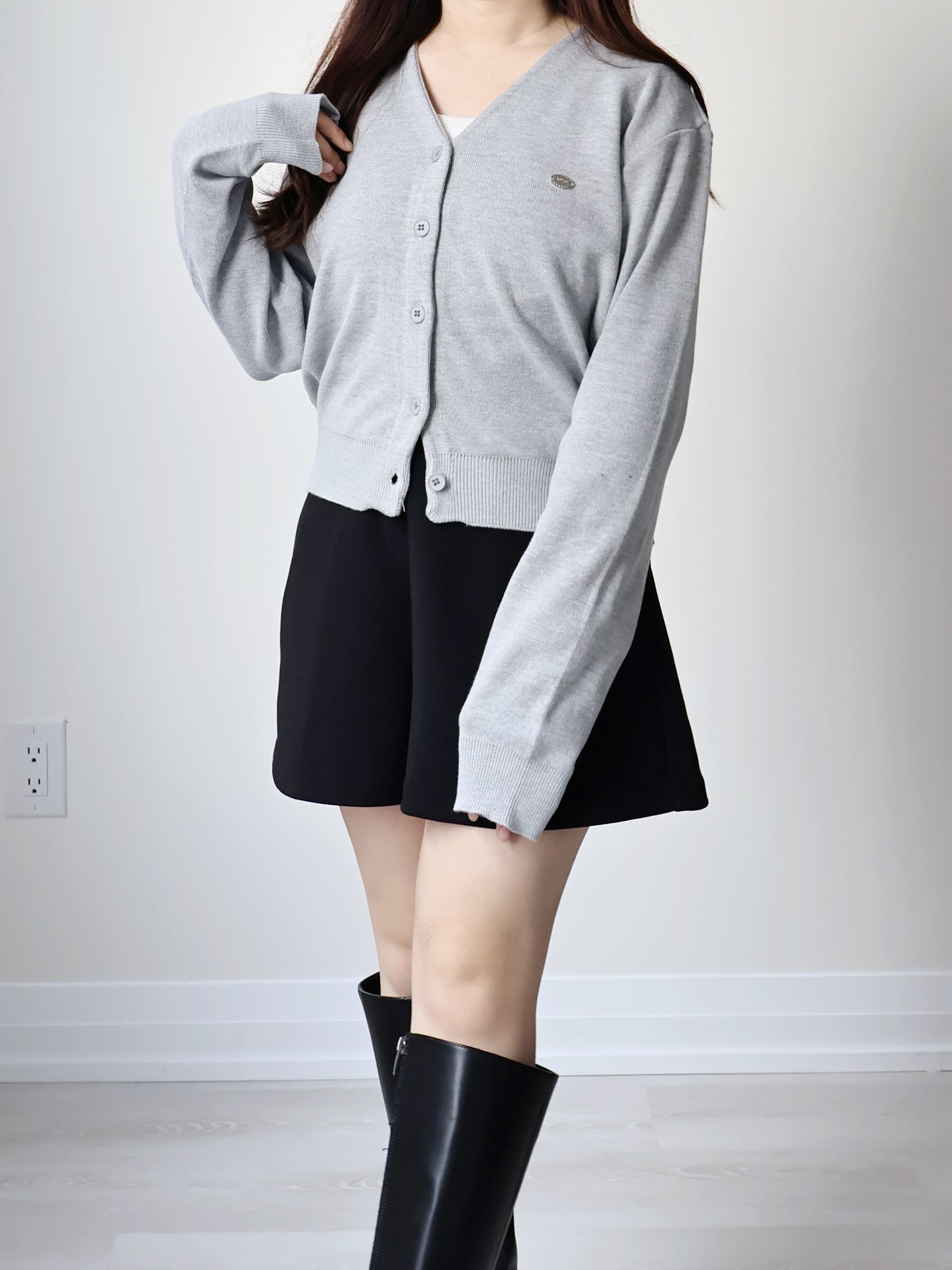 V-neck Silver Plaque Mochi Cardigan(Grey)