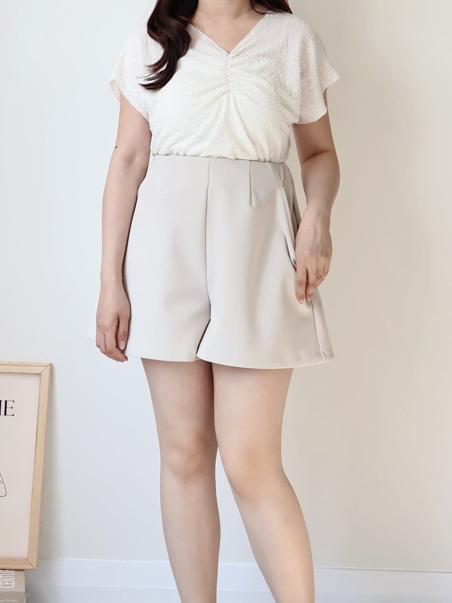 [Wrinkle-Free] V-Neck Waffle Arm-Concealing Top(Cream)
