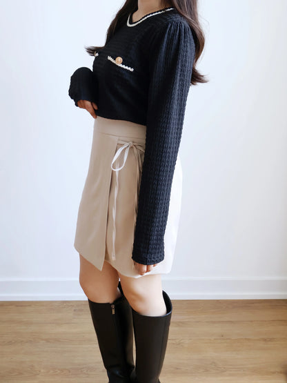 Coco Wave Pattern Embossed Button Top(Black)