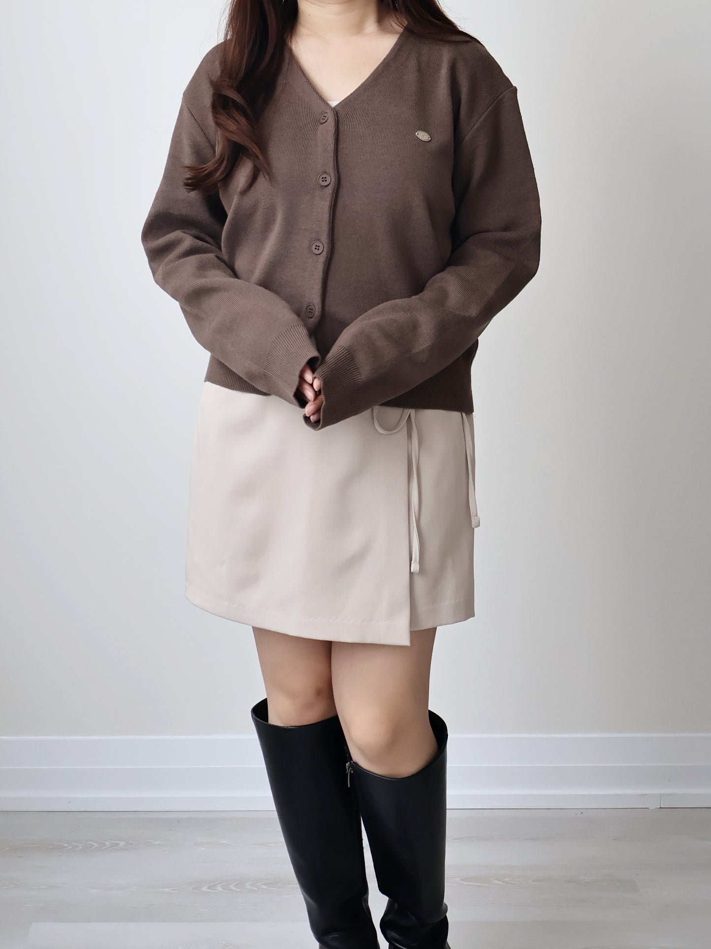 V-neck Silver Plaque Mochi Cardigan(Coffee)