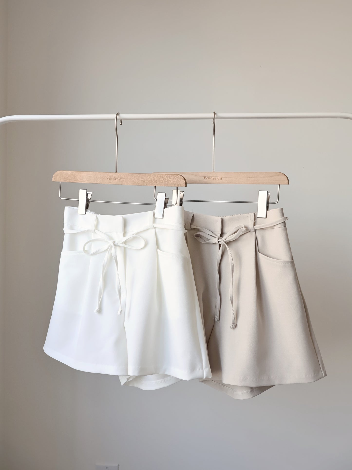 [Pear-Shape Friendly🍐] High-Waist Tailored Shorts with Pockets(Beige)