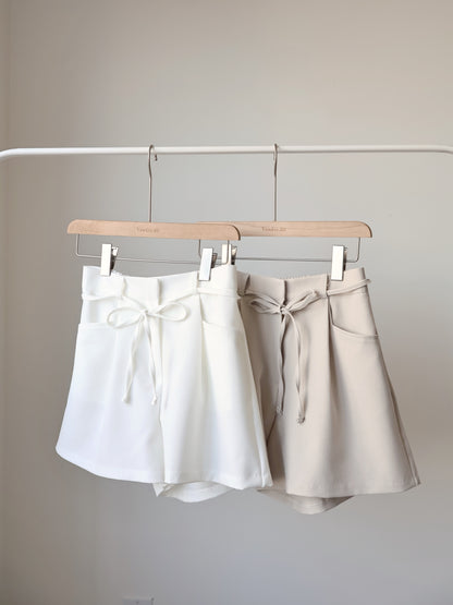 [Pear-Shape Friendly🍐] High-Waist Tailored Shorts with Pockets(Beige)