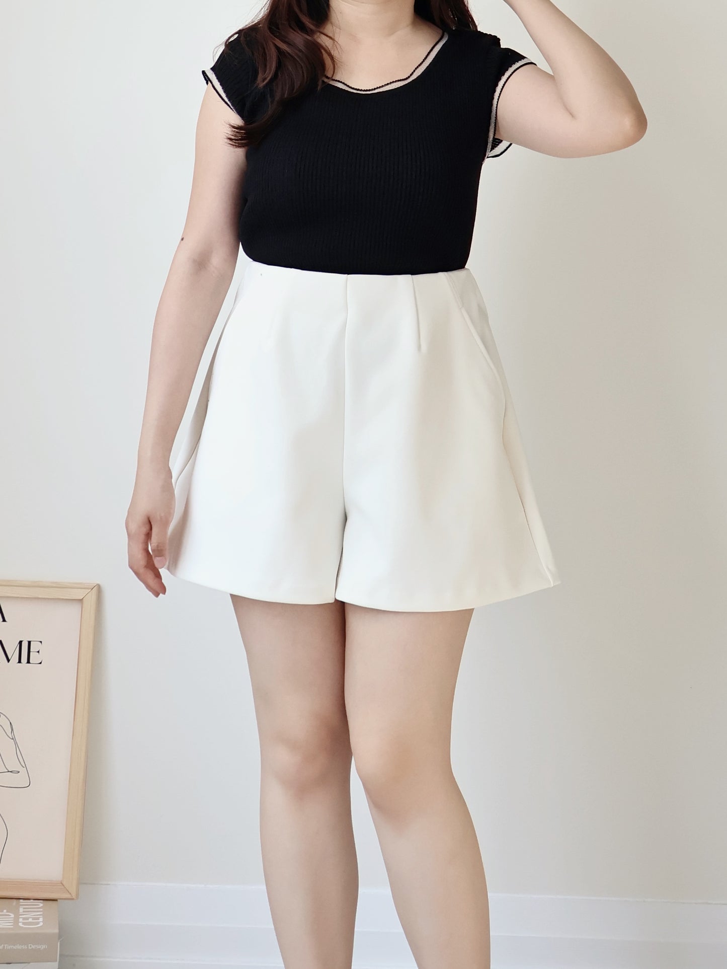 Romantic Sheer-Trimmed Icy Knit Top(Black)