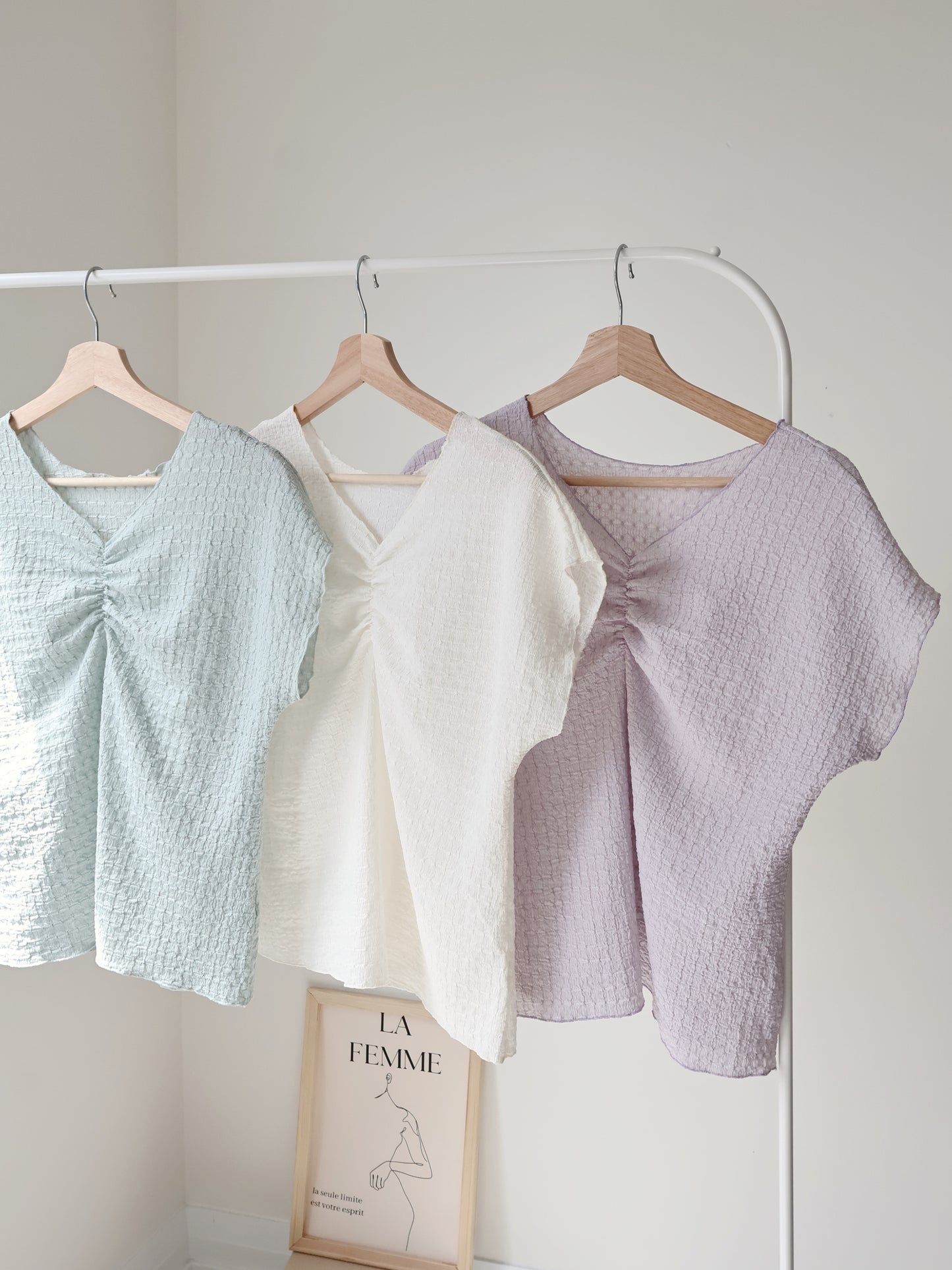 [Wrinkle-Free] V-Neck Waffle Arm-Concealing Top(Cream)