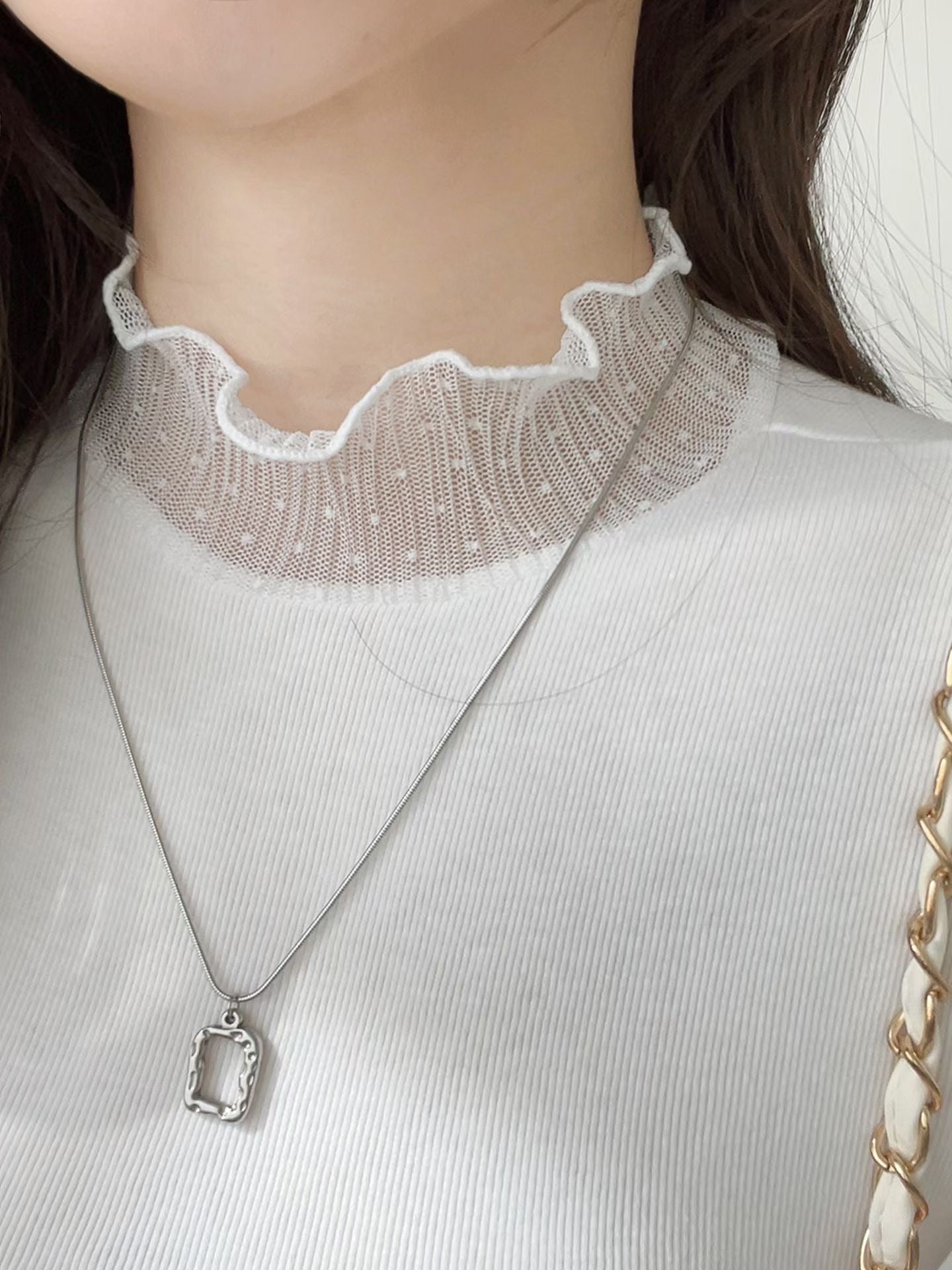 Scalloped Sheer Neckline Stretch Rayon Top(2 Colors)