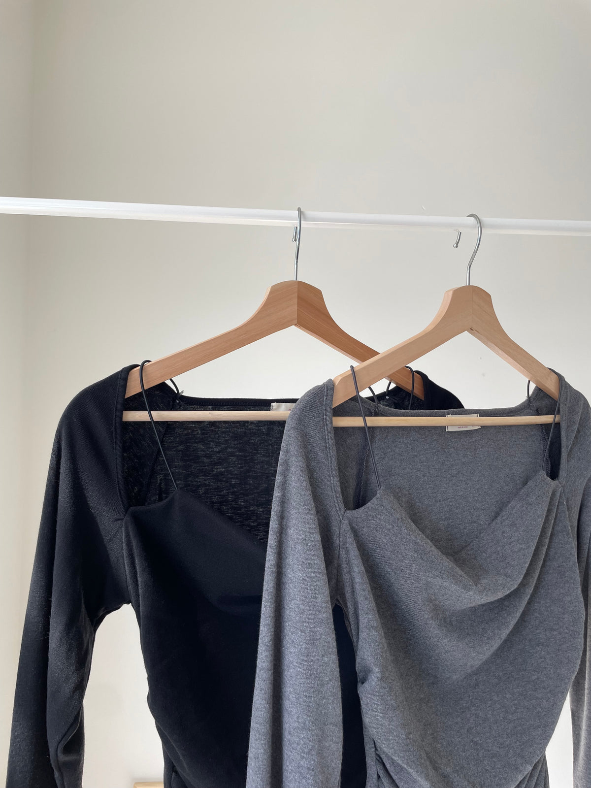 2-Way Draped Neck Strap Off-Shoulder Top(Black)