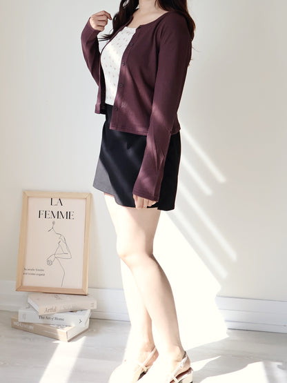 Sleek Muted Tone Side-Slit Tailored Skirt(Black)