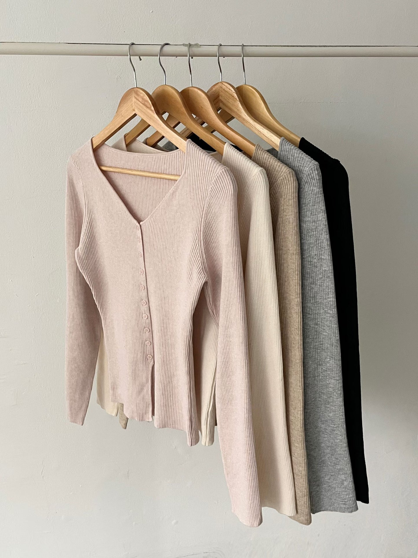 Elegant Sweetheart Neckline Button-Front Stretch Knit Top(5 colors)