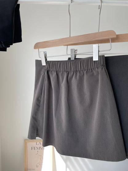 Sleek Muted Tone Side-Slit Tailored Skirt(Charcoal)