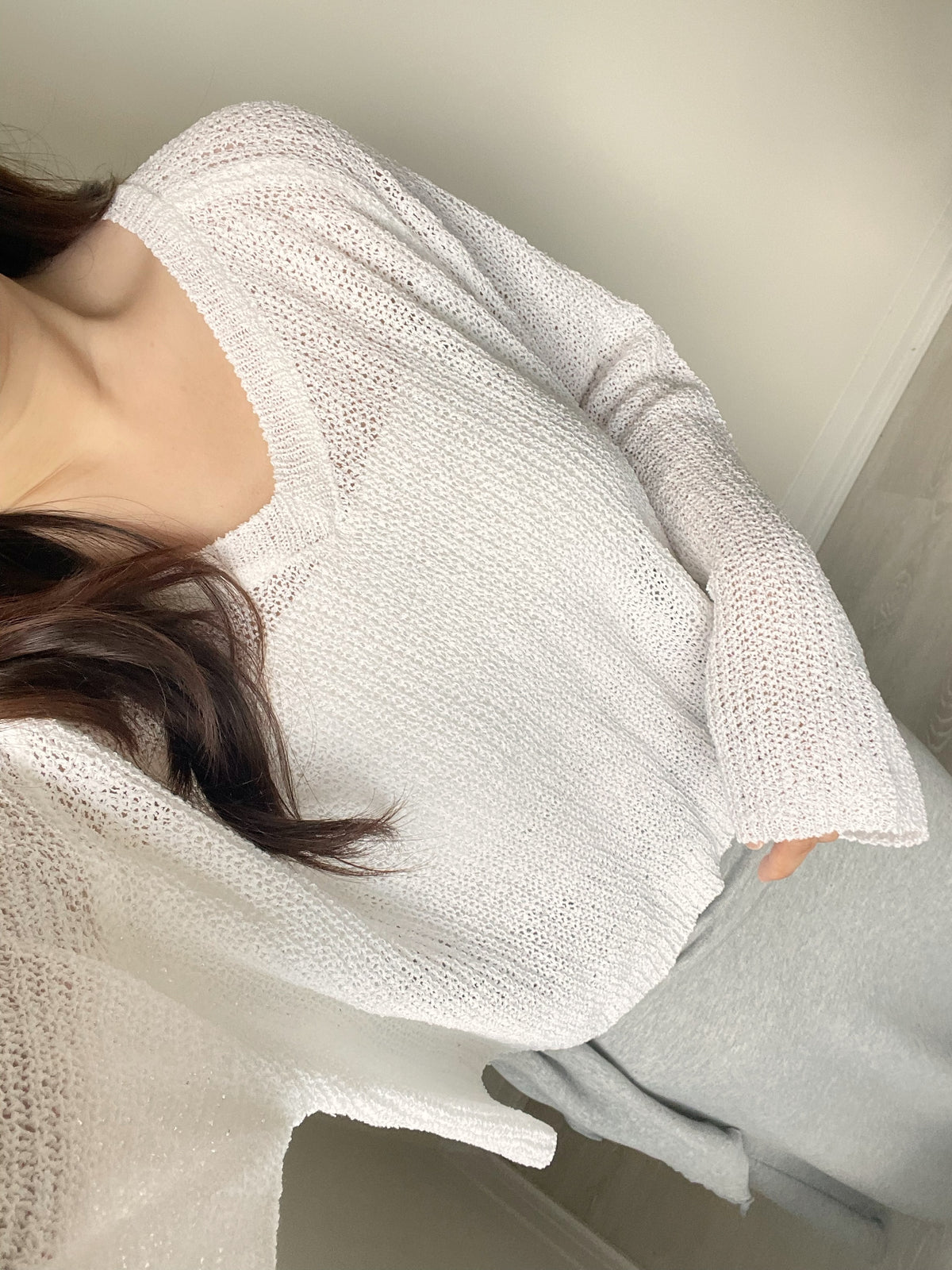 Earth Tone V-Neck Relaxed Knit Top(Ivory)