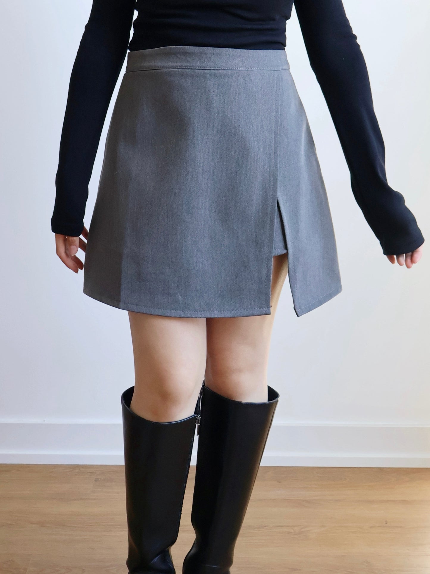 Sleek High Waist Zip Up Split Mini Skirts(Grey)