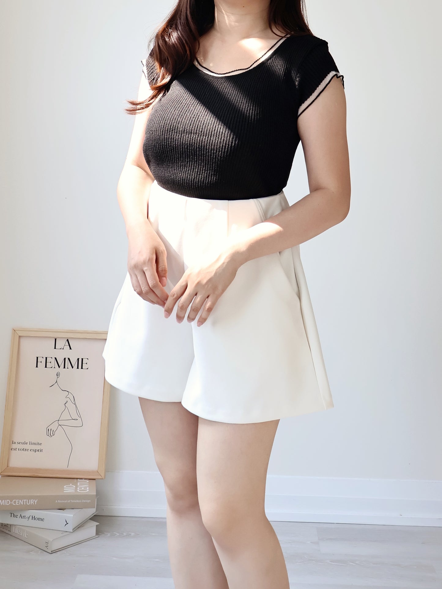 Romantic Sheer-Trimmed Icy Knit Top(Black)