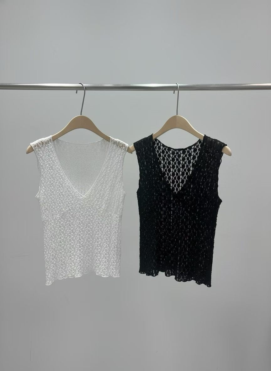 Romantic V-Neck Daisy Lace Sheer Tank Top(2 colors)
