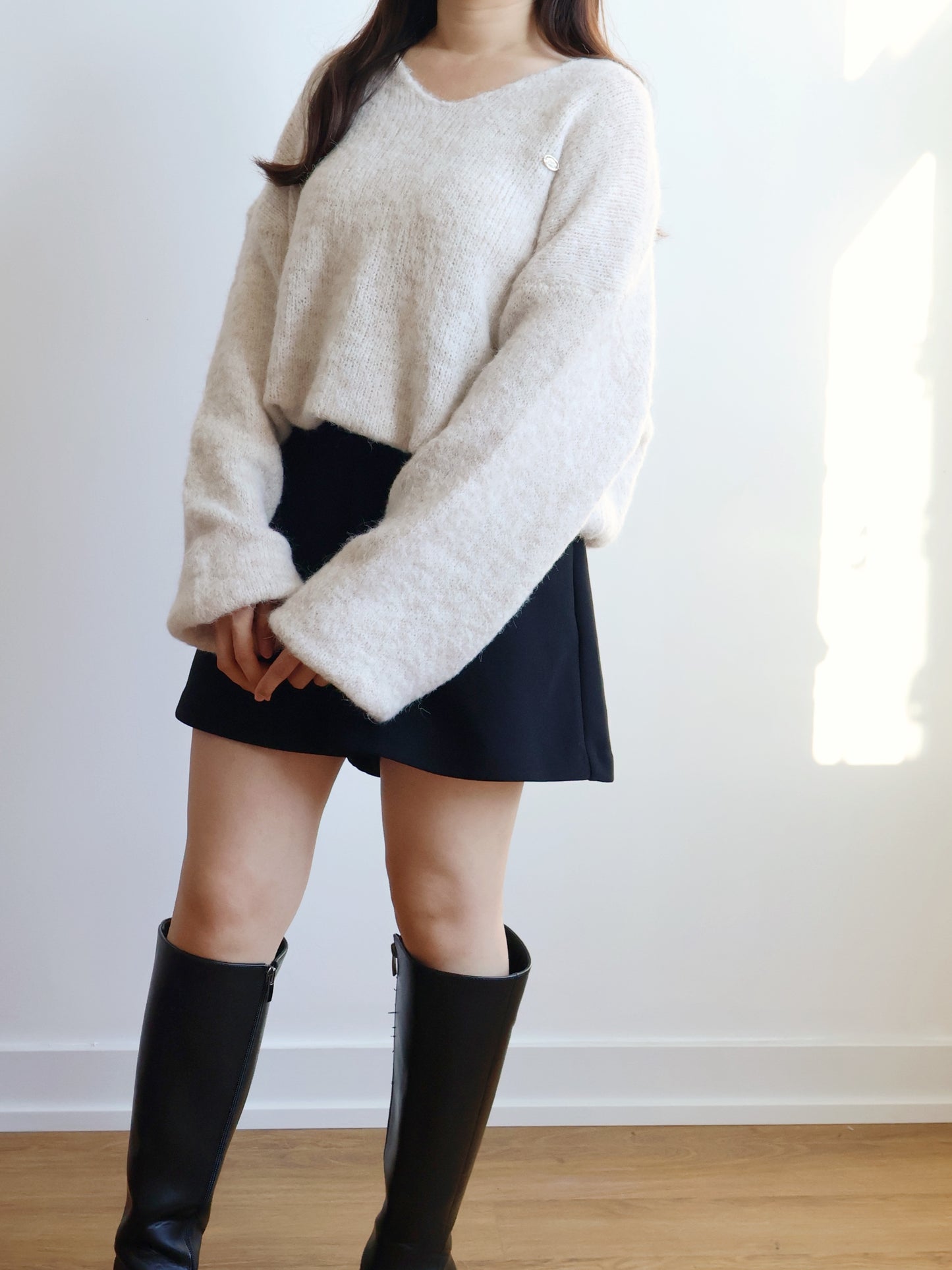 [10% WOOL] V-neck Mixed-color Mochi Sweater (Oatmeal)