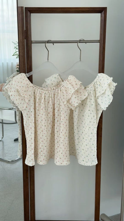 [Wrinkle-Free] 2-Way Flutter Sleeve Floral Blouse(2 Colors)