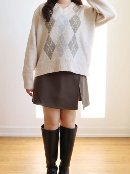 [10% WOOL] V-neck Argyle Sweater