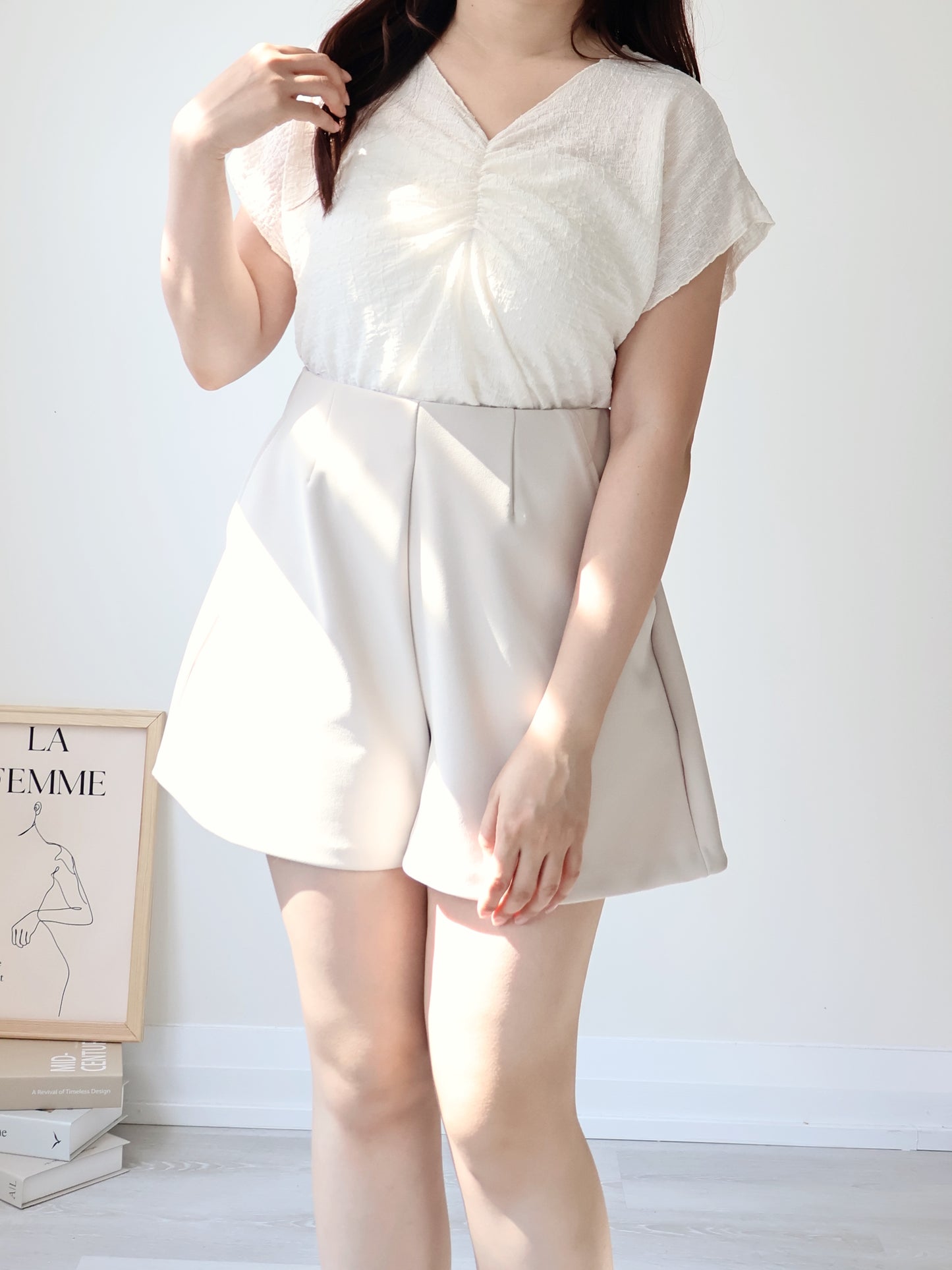 [Wrinkle-Free] V-Neck Waffle Arm-Concealing Top(Cream)