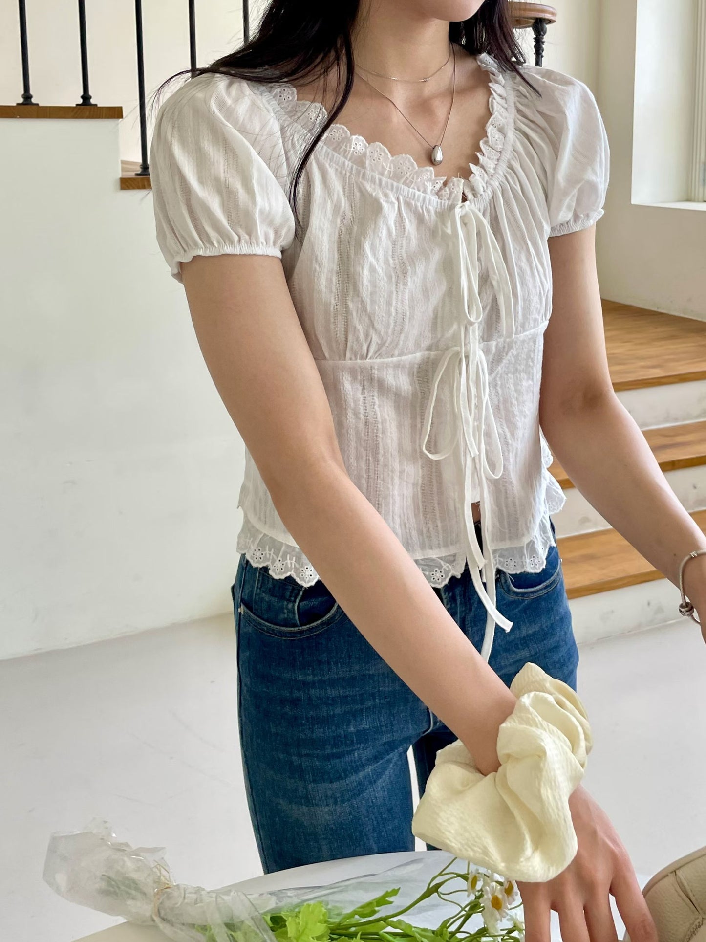 2-way Elegant Lace Punching Cotton Blouse(2 Colors)