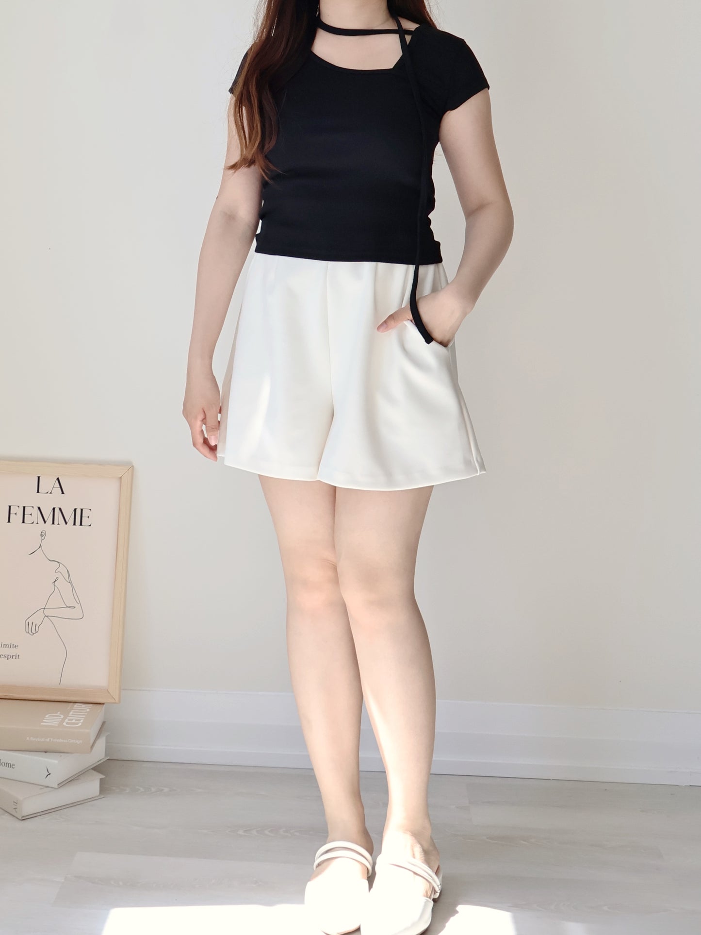 Asymmetric Halter-Tie Stretchy Top
(Black)