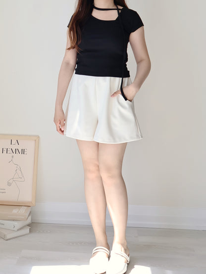 Asymmetric Halter-Tie Stretchy Top
(Black)