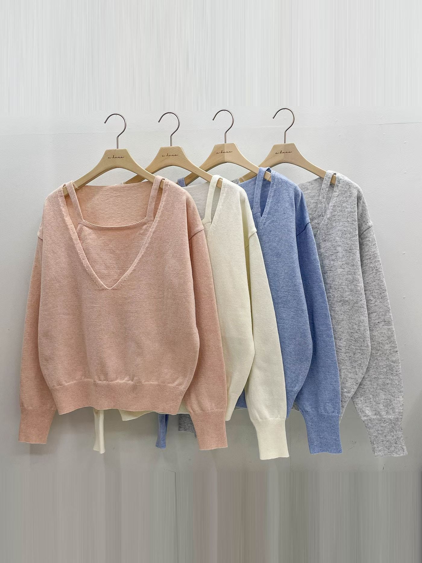 Layered V-Neck Two-in-One Sweater(4 colors)