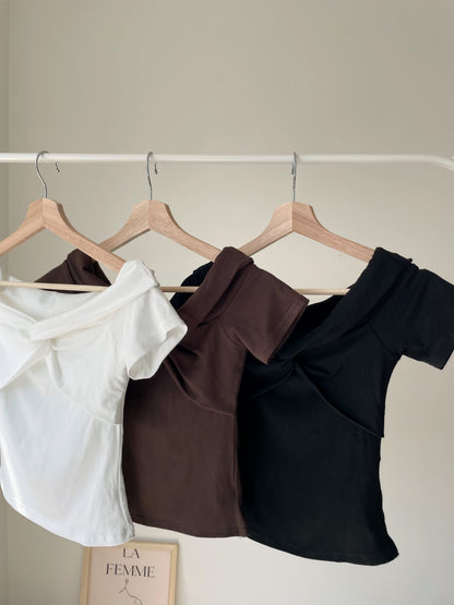 2-Way Cooling Twisted Silky High-Stretch Top(Black)