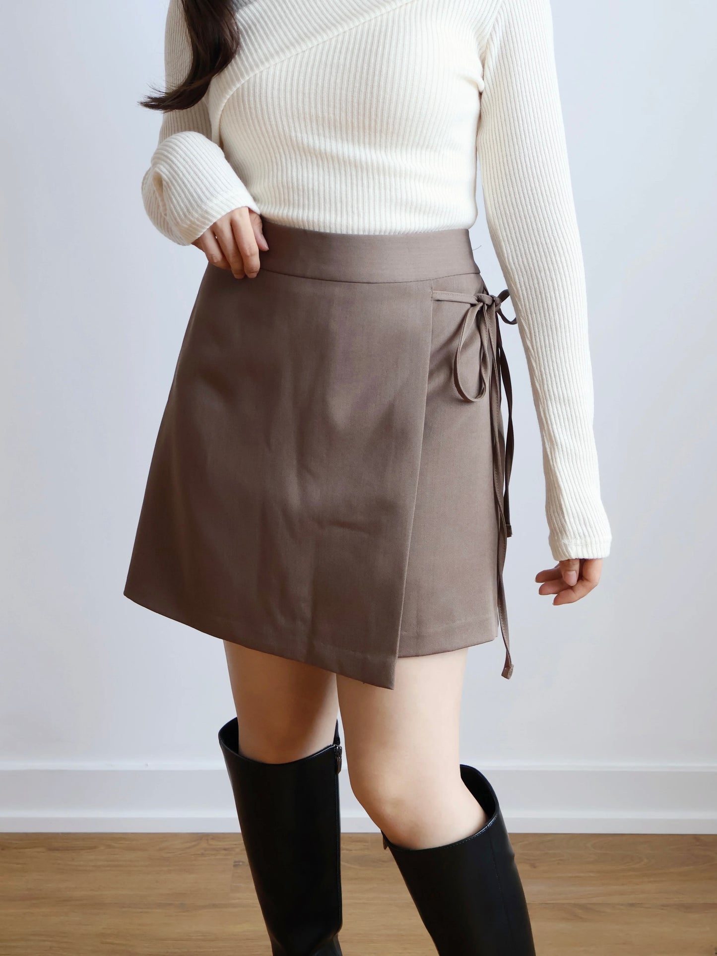 Earth-toned Overlapping Belted Mini Skirt(Brown)