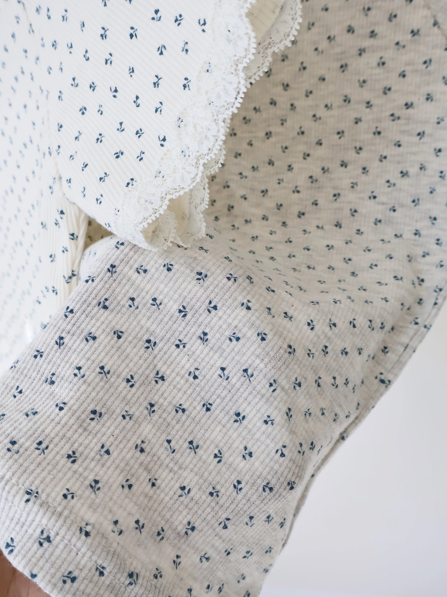 Ditsy Floral Lace-Trim Pastel Top(Cream)