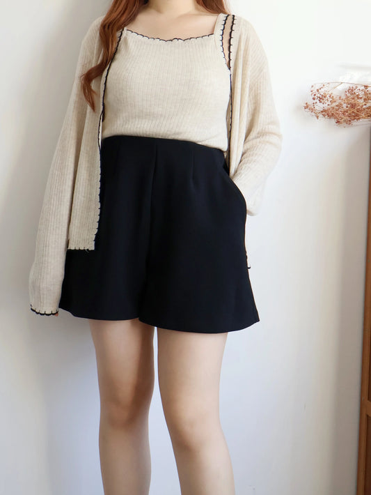[Wrinkle-Free] Hidden Elastic Waist Tummy-Flattering A-Line Shorts(Black)
