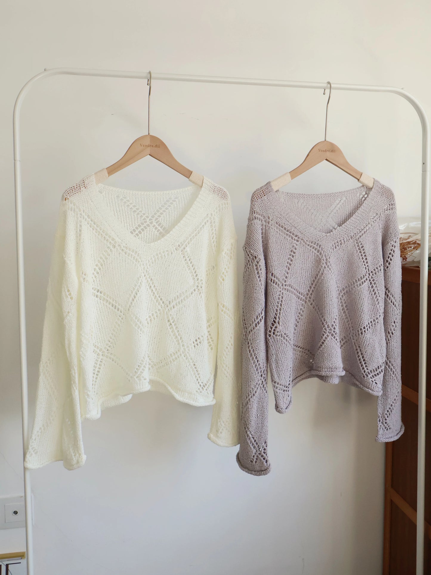 V-Neck Diamond Eyelet Knit Top(Grey)