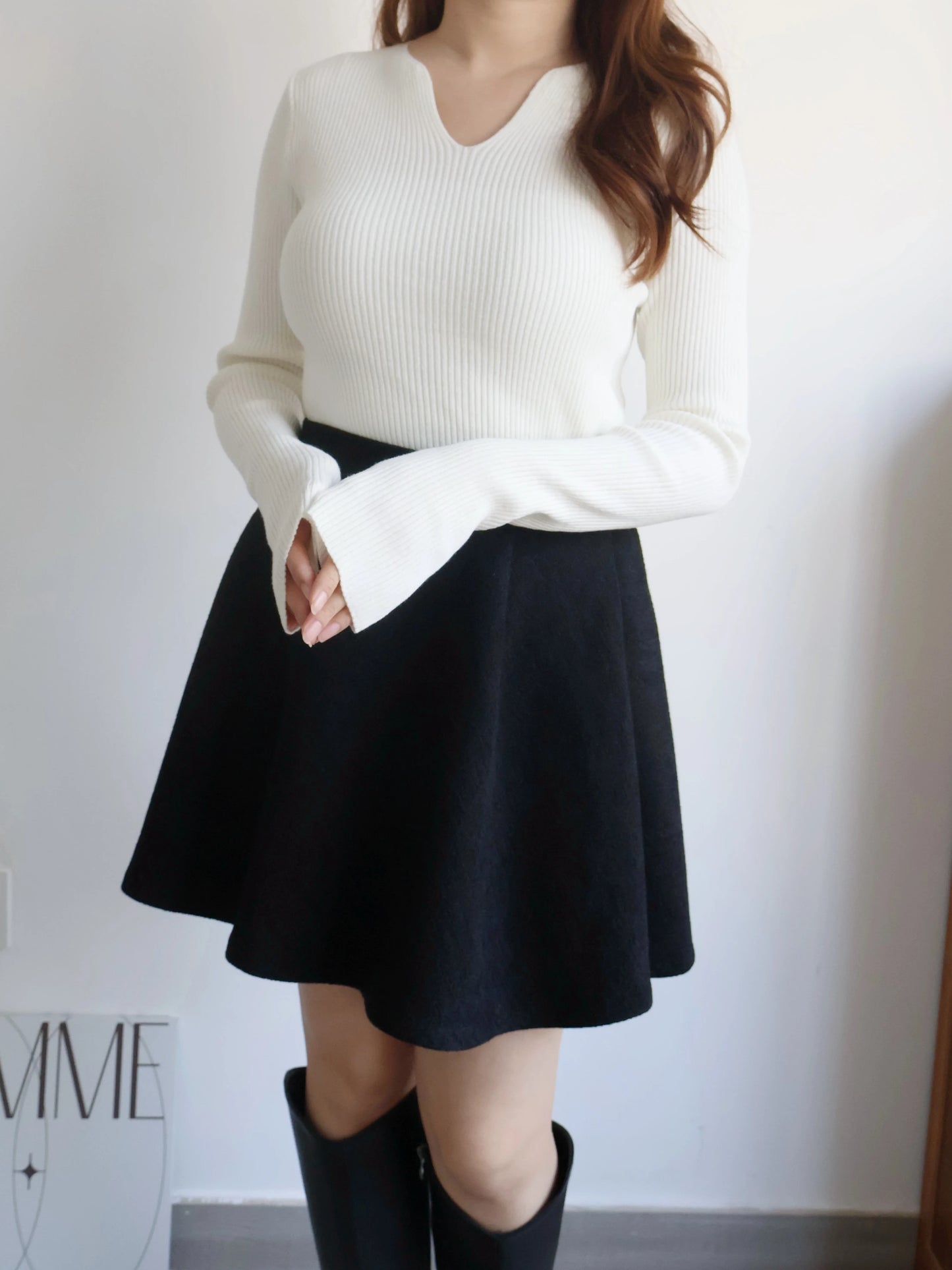 High-Stretch V-Neck Slim Fit Knit Top(Ivory)