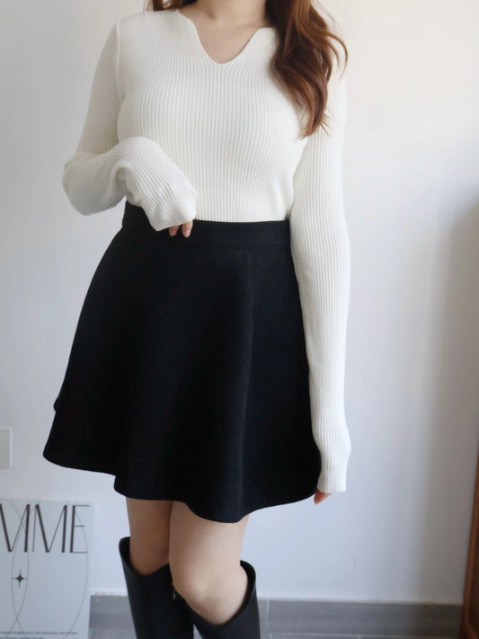 High-Stretch V-Neck Slim Fit Knit Top(Ivory)